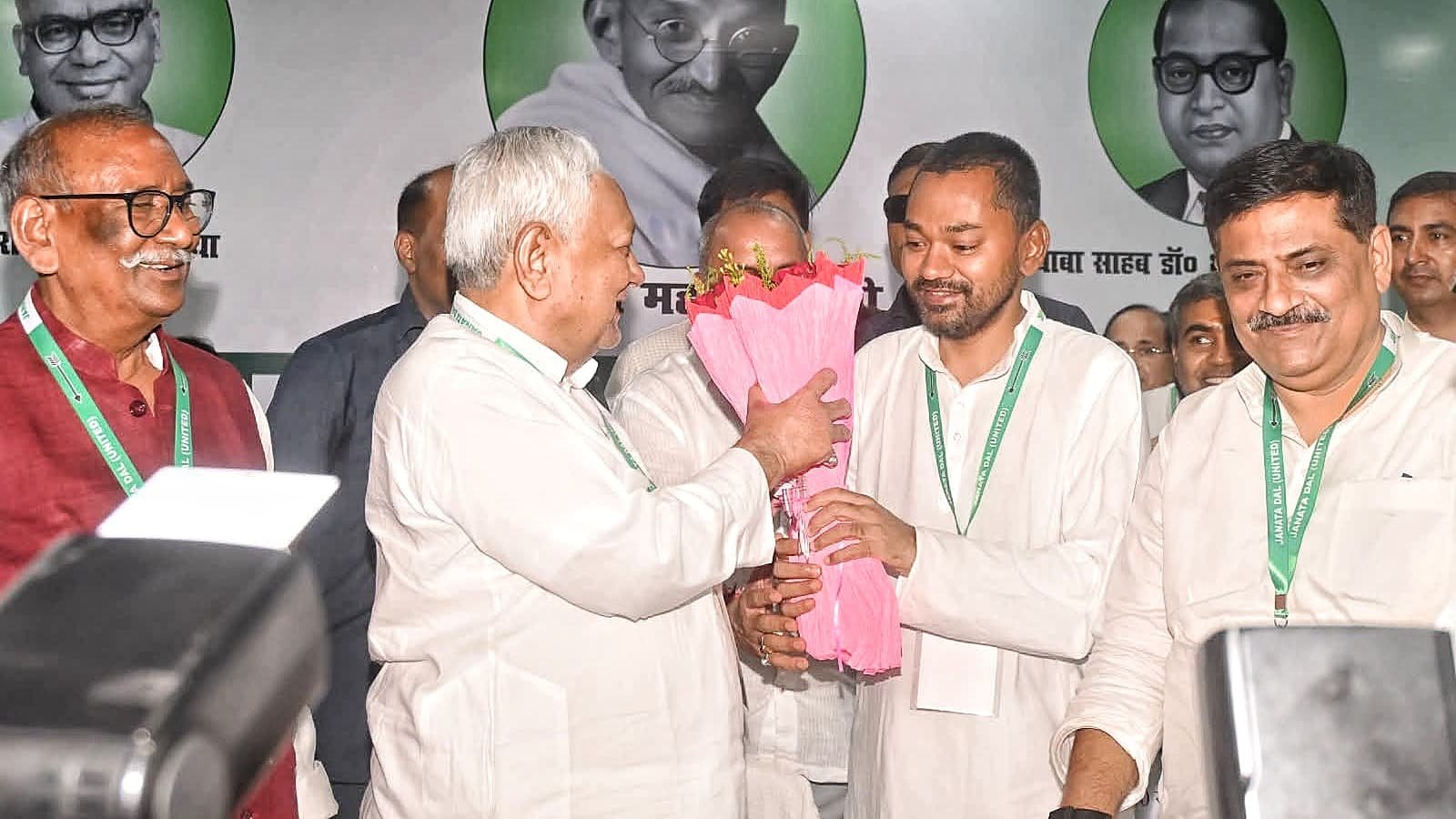 बिहार के स्वास्थ्य मंत्री निशांत ने जारी किए आधिकारिक सोशल मीडिया हैंडल, अब ऑनलाइन भी सुनेंगे जनता की समस्याएं