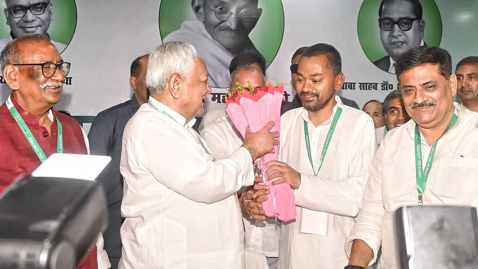 बिहार के स्वास्थ्य मंत्री निशांत ने जारी किए आधिकारिक सोशल मीडिया हैंडल, अब ऑनलाइन भी सुनेंगे जनता की समस्याएं